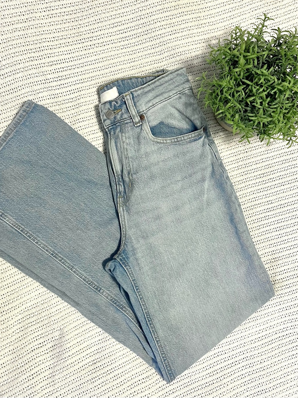Wide-Leg Jeans